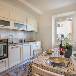 Sanzanobi In Apartment